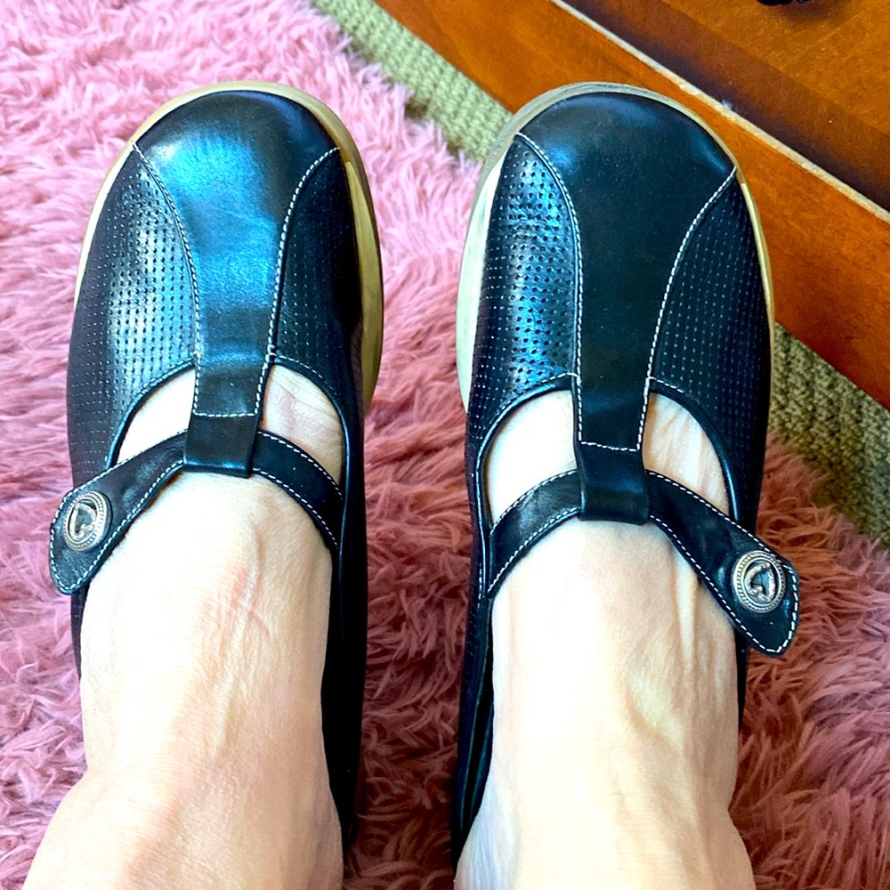 Brighton Vintage Sip On / Mules Women's Shoes Size 9